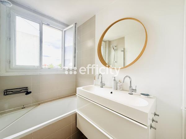 Appartement
         3 pièces
        - 50 m² 330 000 € *