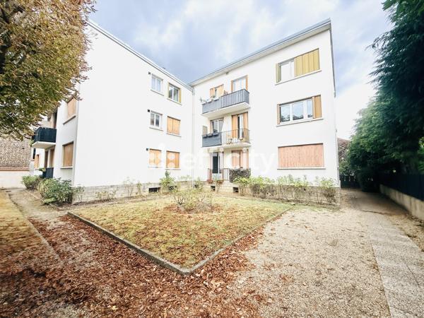 Appartement
         3 pièces
        - 50 m² 330 000 € *