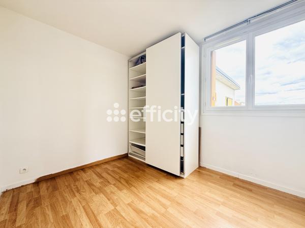 Appartement
         3 pièces
        - 50 m² 330 000 € *