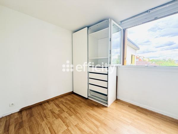 Appartement
         3 pièces
        - 50 m² 330 000 € *
