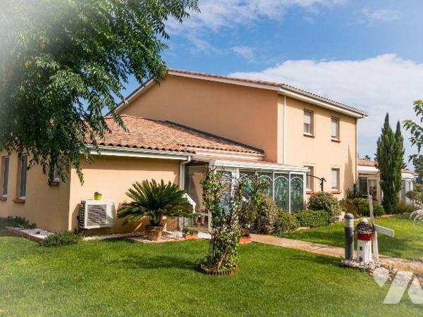 EN EXCLUSIVITE RESIDENCE LES SENORIALES VILLA  EN DUPLEX DE 125M² habitables comprenant au rdc ...