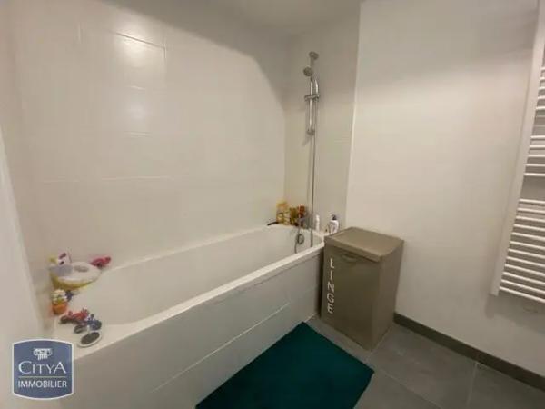 Appartement à louer 3 pièces 66.8m² Couëron (44220)