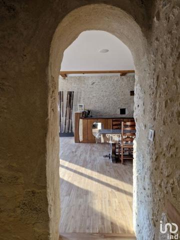 Maison 4 pièces de 163 m² à Vélines (24230)