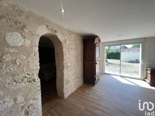 Maison 4 pièces de 163 m² à Vélines (24230)