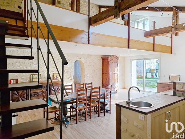 Maison 4 pièces de 163 m² à Vélines (24230)