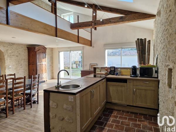 Maison 4 pièces de 163 m² à Vélines (24230)