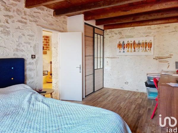 Maison 4 pièces de 163 m² à Vélines (24230)