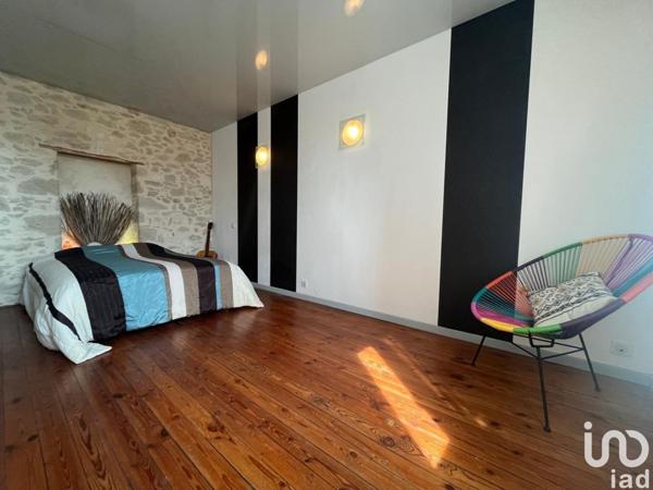 Maison 4 pièces de 163 m² à Vélines (24230)