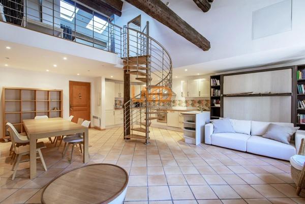 Villefranche-sur-Mer(06) de : Appartement Style loft 100m2 Vue mer