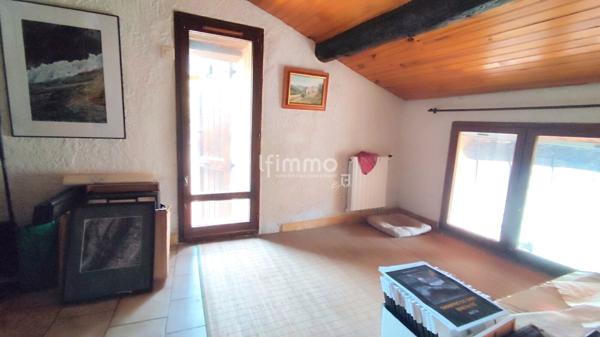 Maison de village 7 pièces + terrasses et garage.