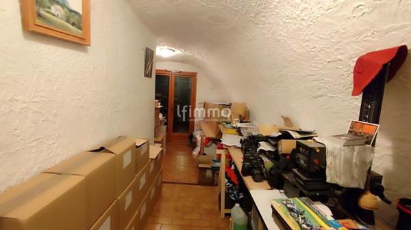 Maison de village 7 pièces + terrasses et garage.