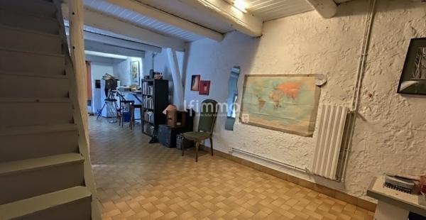 Maison de village 7 pièces + terrasses et garage.