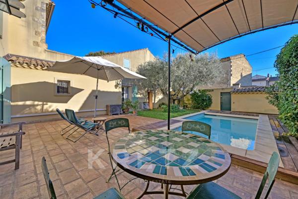 Maison de charme avec piscine et jardin intimiste au cœur de Générac, entre Nîmes et Camargues