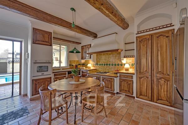 Maison de charme avec piscine et jardin intimiste au cœur de Générac, entre Nîmes et Camargues
