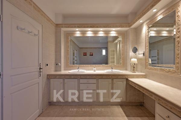 Maison de charme avec piscine et jardin intimiste au cœur de Générac, entre Nîmes et Camargues