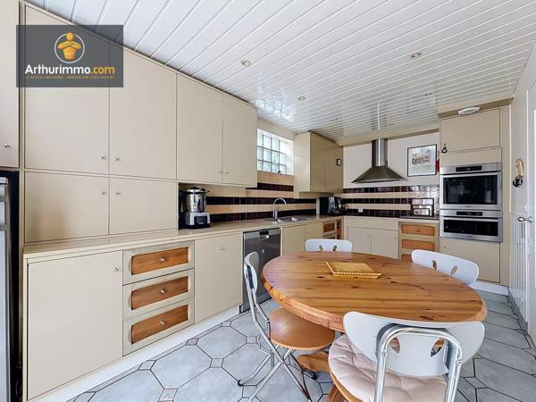 Vente                                                      Maison
                        
                     9 pièces                      193 m2                     à Eaubonne