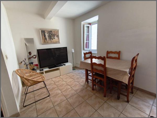 Maison de ville rénovée avec goût.