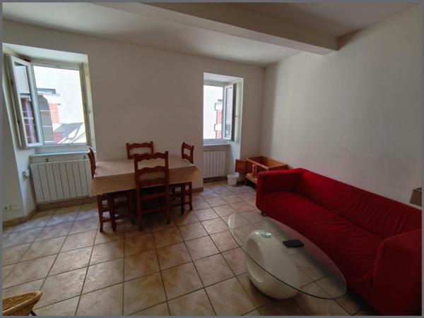 Maison de ville rénovée avec goût.