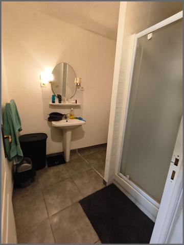 Maison de ville rénovée avec goût.