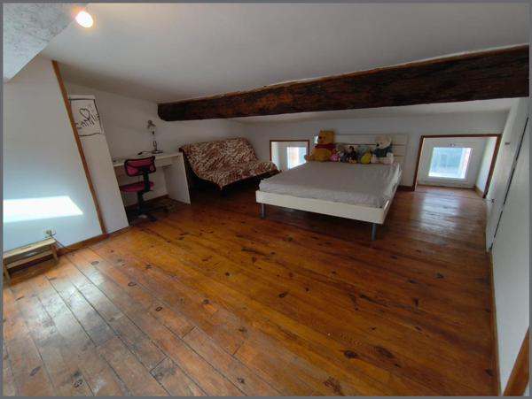 Maison de ville rénovée avec goût.