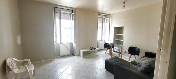Tocane-Saint-Apre (24350) Investissement locatif ;maison de deux appartements 63 m² et 26 m² centre-ville,loyer 590 € et 330 €