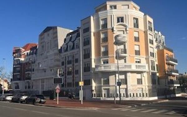 Stationnement à louer    10 m2 Le Blanc-Mesnil