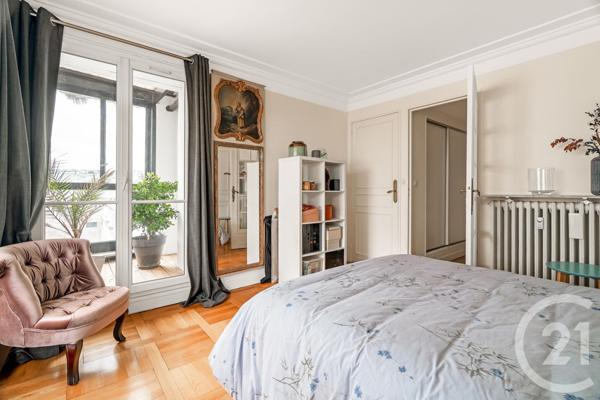 Appartement F5 à vendre  5 pièces - 128,71 m2 PARIS - 75018