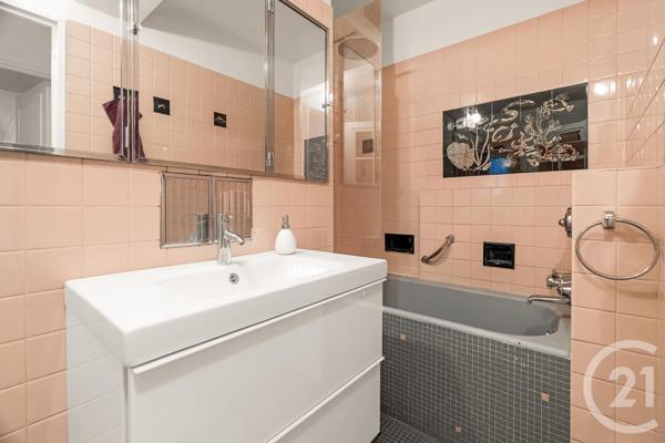 Appartement F5 à vendre  5 pièces - 128,71 m2 PARIS - 75018