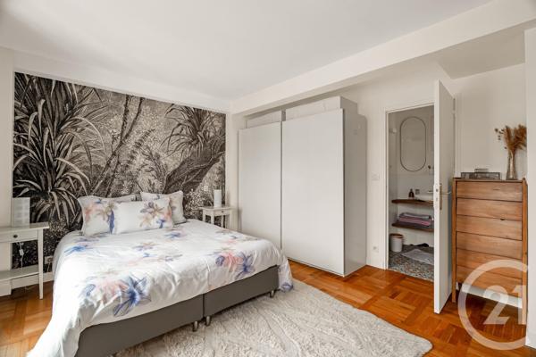 Appartement F5 à vendre  5 pièces - 128,71 m2 PARIS - 75018