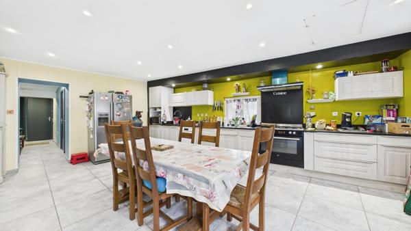 Maison de 94 m², un gîte de 36 m² et une dépendance de 60 m² à réhabiliter