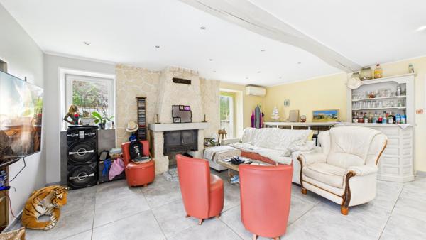 Maison de 94 m², un gîte de 36 m² et une dépendance de 60 m² à réhabiliter