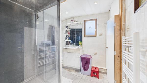 Maison de 94 m², un gîte de 36 m² et une dépendance de 60 m² à réhabiliter