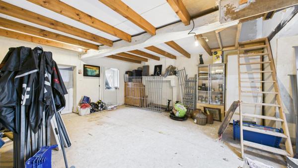 Maison de 94 m², un gîte de 36 m² et une dépendance de 60 m² à réhabiliter