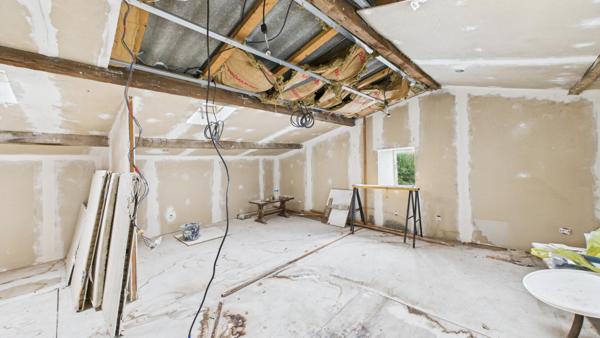 Maison de 94 m², un gîte de 36 m² et une dépendance de 60 m² à réhabiliter