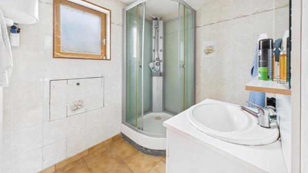 Maison de 94 m², un gîte de 36 m² et une dépendance de 60 m² à réhabiliter