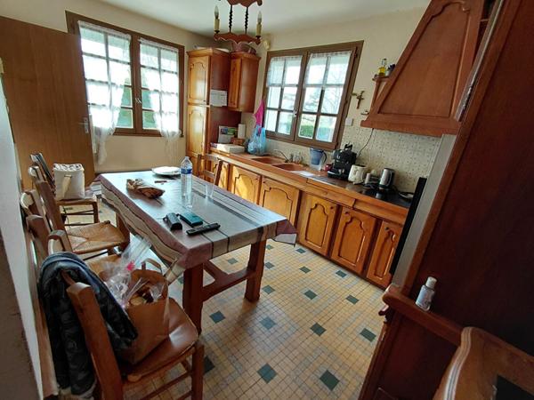Maison à vendre à Châtillon-sur-Indre - 4 chambres, grand terrain