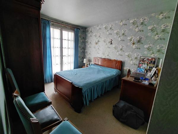 Maison à vendre à Châtillon-sur-Indre - 4 chambres, grand terrain