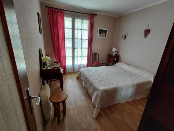 Maison à vendre à Châtillon-sur-Indre - 4 chambres, grand terrain