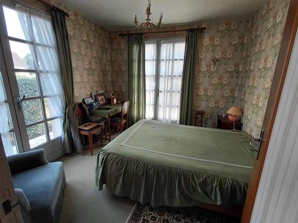Maison à vendre à Châtillon-sur-Indre - 4 chambres, grand terrain