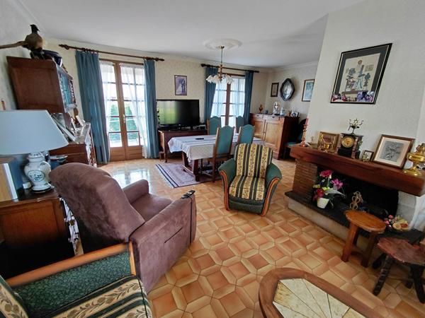 Maison à vendre à Châtillon-sur-Indre - 4 chambres, grand terrain