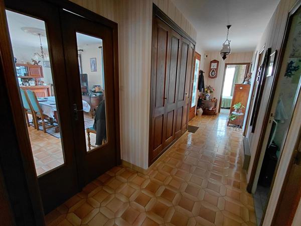 Maison à vendre à Châtillon-sur-Indre - 4 chambres, grand terrain