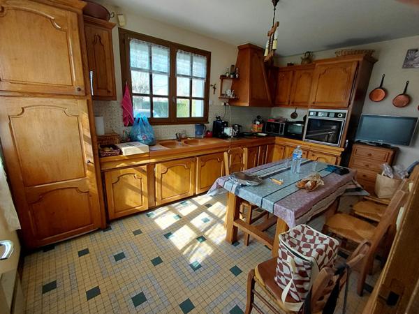 Maison à vendre à Châtillon-sur-Indre - 4 chambres, grand terrain