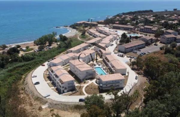 Marina di Bravone – T3 avec terrasse face piscine, parking et plage à proximité