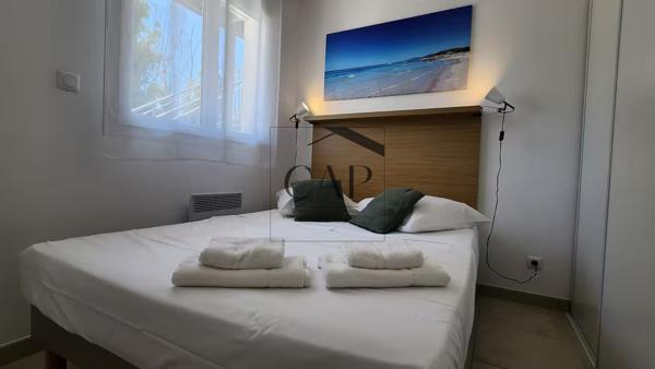 Marina di Bravone – T3 avec terrasse face piscine, parking et plage à proximité