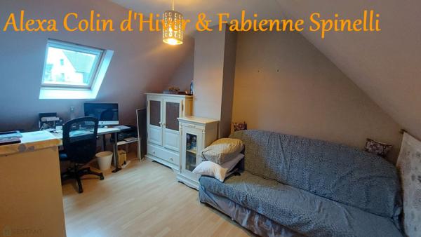 Pavillon sur sous-sol, piscine chauffée dans un village recherché du soissonnais