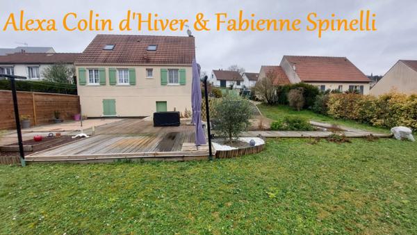 Pavillon sur sous-sol, piscine chauffée dans un village recherché du soissonnais