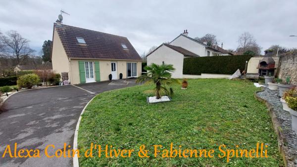 Pavillon sur sous-sol, piscine chauffée dans un village recherché du soissonnais