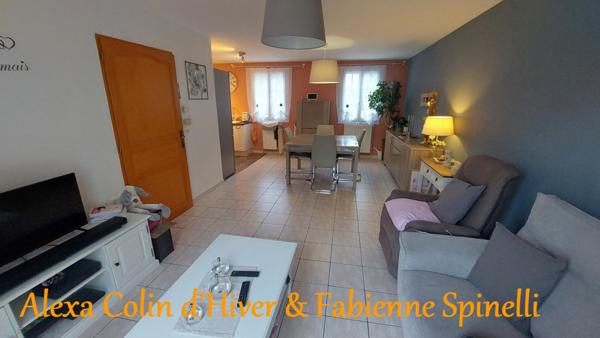 Pavillon sur sous-sol, piscine chauffée dans un village recherché du soissonnais