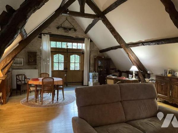 A VENDRE : Charmante propriété dans petit village, située au calme à environ 12 kilomètres au s...