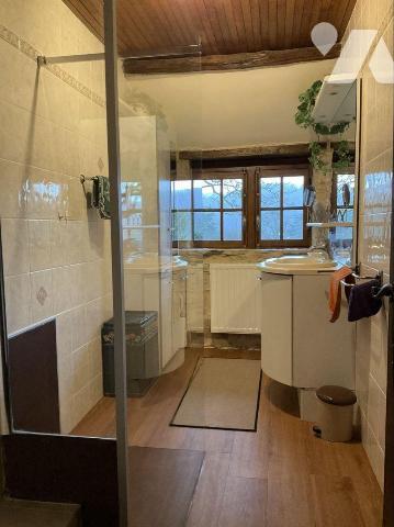 A VENDRE : Charmante propriété dans petit village, située au calme à environ 12 kilomètres au s...